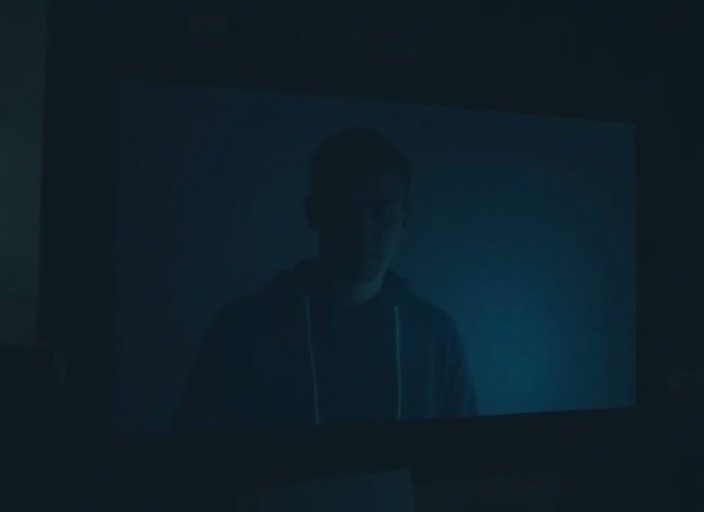 抖音电脑版娱乐圈幕后观察者揭秘明星潜规则与甜蜜生活的鲜明反差